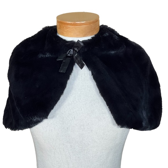 The Children's Place Other - The Children’s Place Faux Fur Black Cape With Button & Loop Closure M 7/8